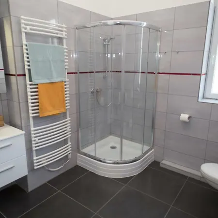 Deakvilla37 Apartman *