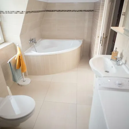 Deakvilla37 Apartman *